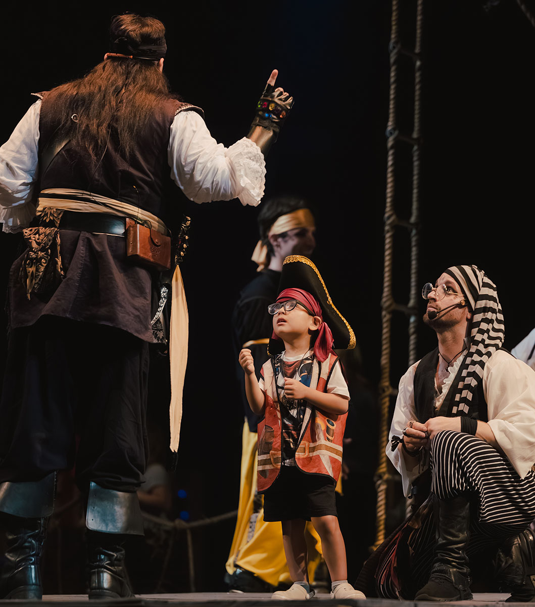 What to Do in Orlando at Night With Kids: 15 Family-Friendly Ideas (Including a “Dinner + Show” Night)